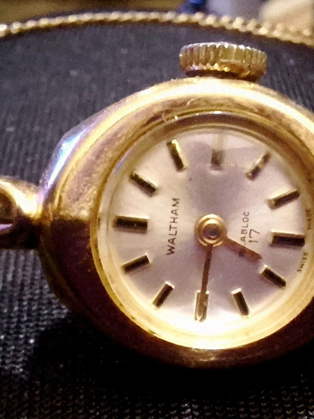 Vintage Waltham Incabloc 17 Jewel Ladies Watch –12K Gold Filled Top & Runs Great